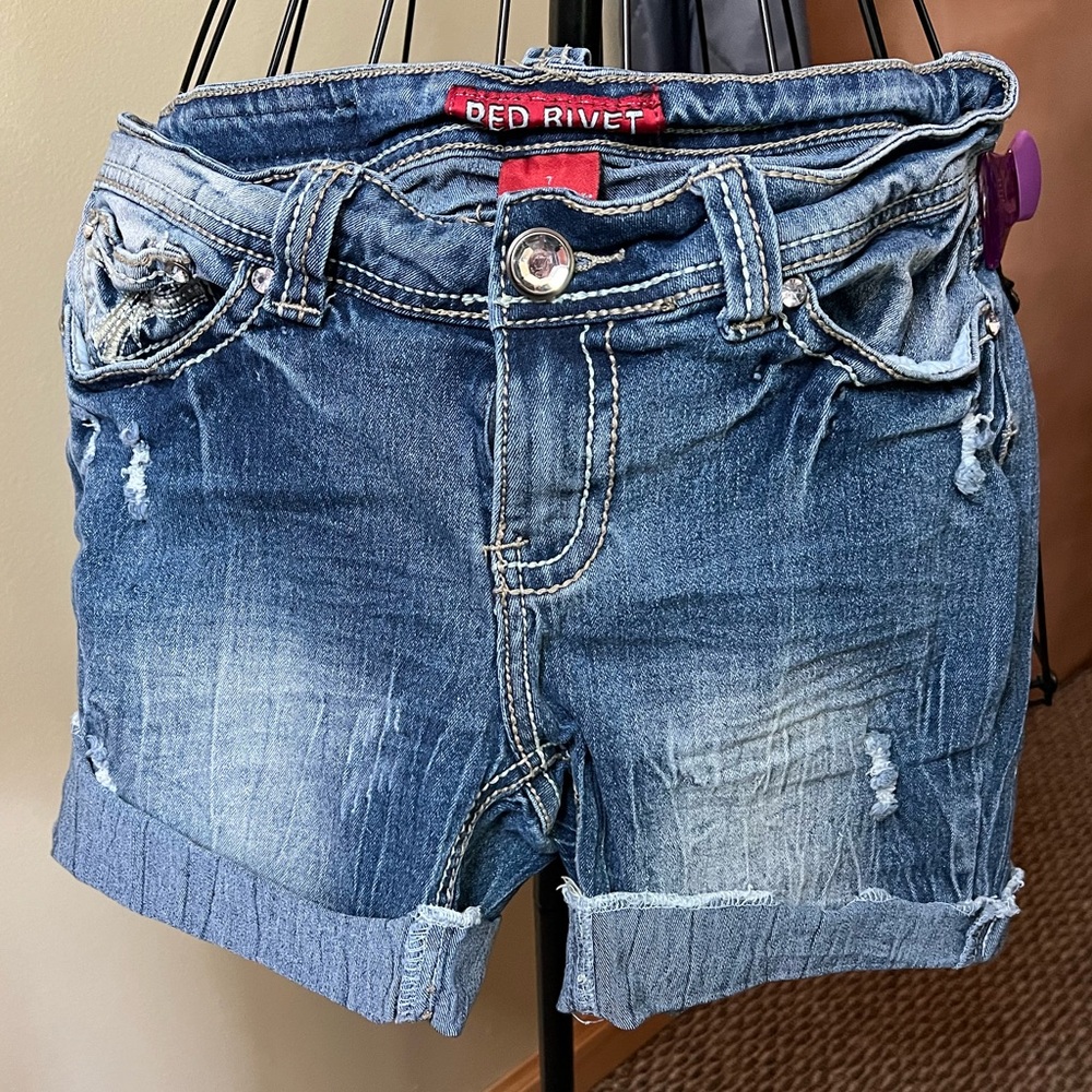 Red Rivet Junior’s “7” vintage cotton and polyester blend short
